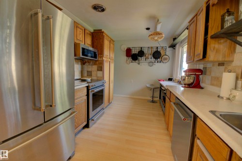 204 Mohr Avenue, Spruce Grove, AB - Indoor Photo Showing Kitchen