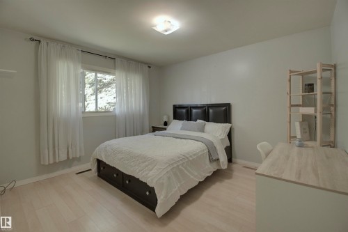 204 Mohr Avenue, Spruce Grove, AB - Indoor Photo Showing Bedroom