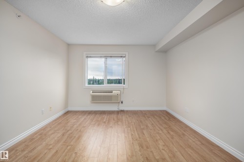 #408A 6 Spruce Ridge Dr, Spruce Grove, AB - Indoor Photo Showing Other Room