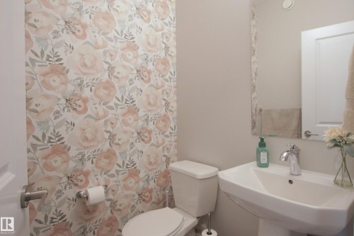 9932 223 Street Nw, Edmonton, AB - Indoor Photo Showing Bathroom