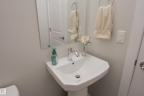 9932 223 Street Nw, Edmonton, AB - Indoor Photo Showing Bathroom