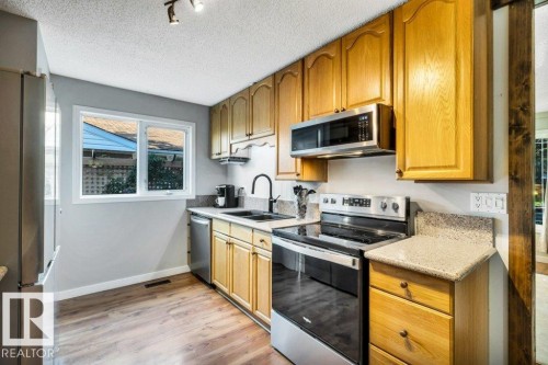 216 Greenwood Drive, Spruce Grove, AB - Indoor Photo Showing Kitchen With Double Sink