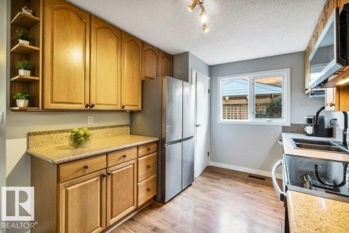 216 Greenwood Drive, Spruce Grove, AB - Indoor Photo Showing Kitchen