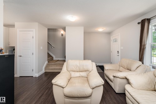 2338 Glenridding Boulevard Sw, Edmonton, AB - Indoor Photo Showing Living Room