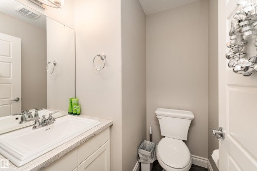 2338 Glenridding Boulevard Sw, Edmonton, AB - Indoor Photo Showing Bathroom