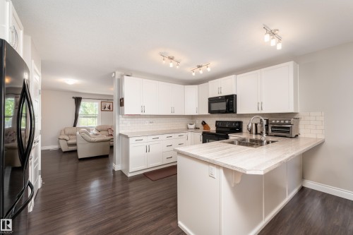 2338 Glenridding Boulevard Sw, Edmonton, AB - Indoor Photo Showing Kitchen With Double Sink