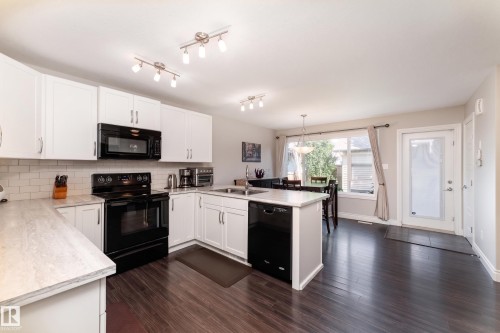 2338 Glenridding Boulevard Sw, Edmonton, AB - Indoor Photo Showing Kitchen With Double Sink