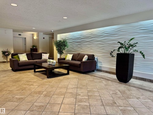 #304 100 Crystal Ln, Sherwood Park, AB - Indoor Photo Showing Other Room