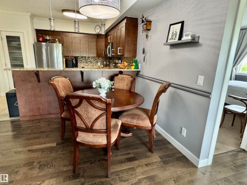 #304 100 Crystal Ln, Sherwood Park, AB - Indoor Photo Showing Dining Room