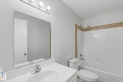#152 180 Bridgeport Bv, Leduc, AB - Indoor Photo Showing Bathroom