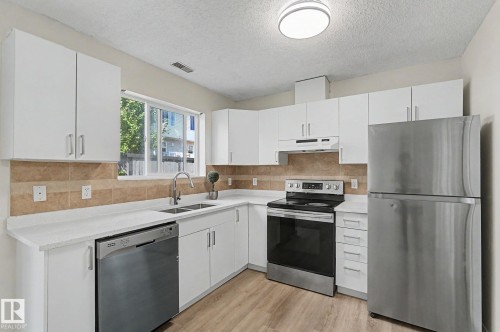 #152 180 Bridgeport Bv, Leduc, AB - Indoor Photo Showing Kitchen With Stainless Steel Kitchen With Double Sink