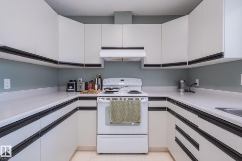 11515 125 Street Nw, Edmonton, AB - Indoor Photo Showing Kitchen