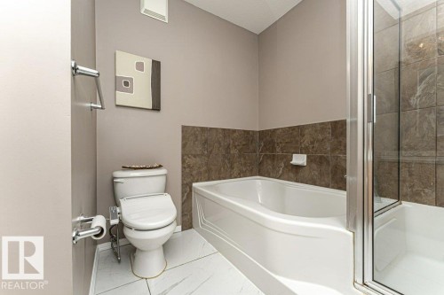 #404 10531 117 St Nw, Edmonton, AB - Indoor Photo Showing Bathroom