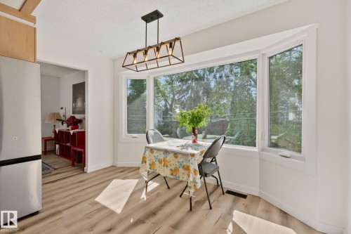 10619 35 Avenue Nw, Edmonton, AB - Indoor Photo Showing Dining Room