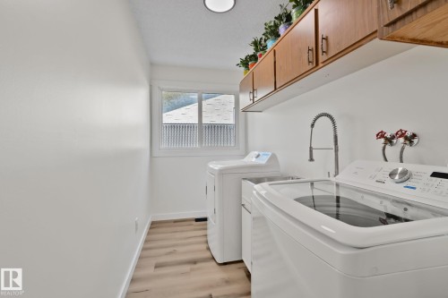 10619 35 Avenue Nw, Edmonton, AB - Indoor Photo Showing Laundry Room