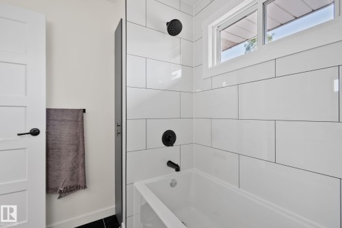 10619 35 Avenue Nw, Edmonton, AB - Indoor Photo Showing Bathroom