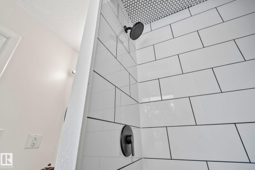 10619 35 Avenue Nw, Edmonton, AB - Indoor Photo Showing Laundry Room