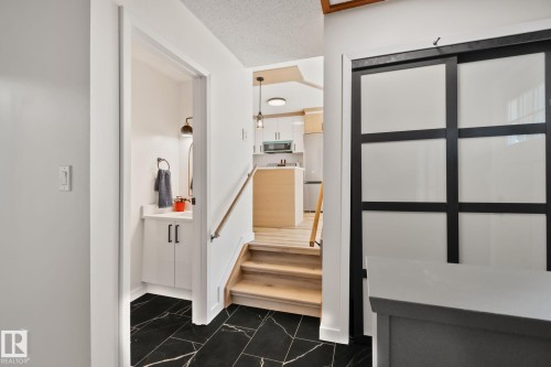 10619 35 Avenue Nw, Edmonton, AB - Indoor Photo Showing Other Room