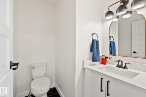 10619 35 Avenue Nw, Edmonton, AB - Indoor Photo Showing Bathroom