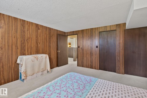 10619 35 Avenue Nw, Edmonton, AB - Indoor Photo Showing Bedroom