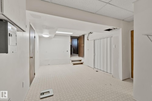 10619 35 Avenue Nw, Edmonton, AB - Indoor