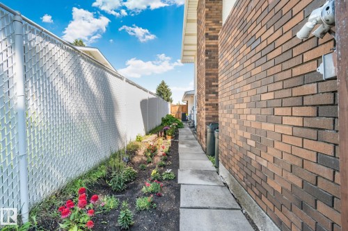 10619 35 Avenue Nw, Edmonton, AB - Outdoor
