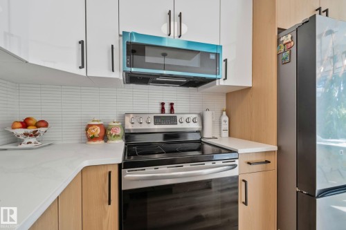 10619 35 Avenue Nw, Edmonton, AB - Indoor Photo Showing Kitchen