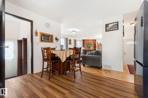8704 43 Avenue Nw, Edmonton, AB - Indoor Photo Showing Dining Room