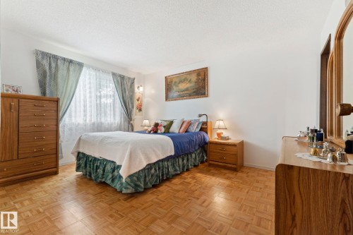 8704 43 Avenue Nw, Edmonton, AB - Indoor Photo Showing Bedroom
