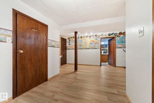 8704 43 Avenue Nw, Edmonton, AB - Indoor Photo Showing Other Room