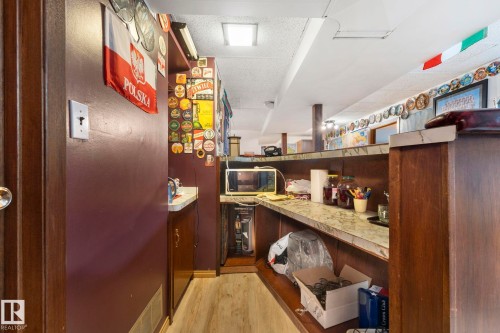 8704 43 Avenue Nw, Edmonton, AB - Indoor