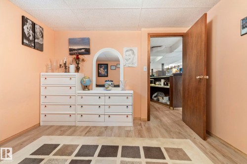8704 43 Avenue Nw, Edmonton, AB - Indoor