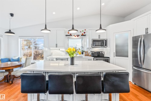 176 Highland Way, Sherwood Park, AB - Indoor Photo Showing Kitchen With Stainless Steel Kitchen With Upgraded Kitchen