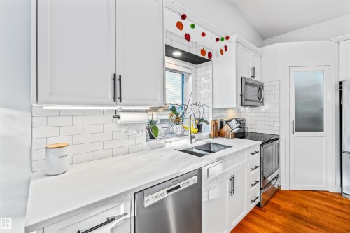 176 Highland Way, Sherwood Park, AB - Indoor Photo Showing Kitchen With Double Sink With Upgraded Kitchen