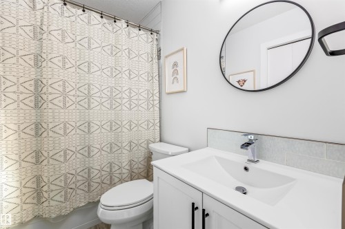176 Highland Way, Sherwood Park, AB - Indoor Photo Showing Bathroom