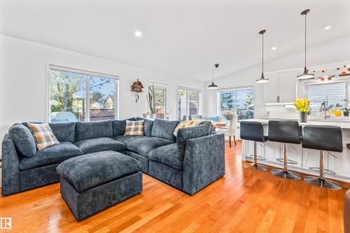 176 Highland Way, Sherwood Park, AB - Indoor Photo Showing Living Room