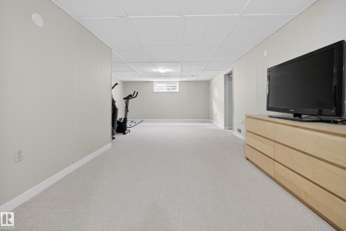 9036 145 Street Nw, Edmonton, AB - Indoor