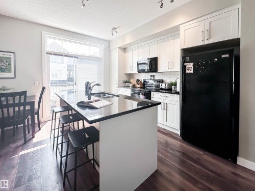 #89 600 Bellerose Dr, St. Albert, AB - Indoor Photo Showing Kitchen With Double Sink With Upgraded Kitchen