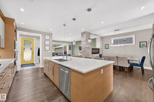 7544 78 Avenue Nw, Edmonton, AB - Indoor Photo Showing Kitchen With Double Sink With Upgraded Kitchen
