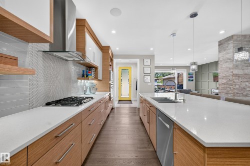7544 78 Avenue Nw, Edmonton, AB - Indoor Photo Showing Kitchen With Double Sink With Upgraded Kitchen
