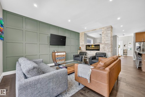 7544 78 Avenue Nw, Edmonton, AB - Indoor Photo Showing Living Room
