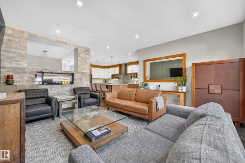 7544 78 Avenue Nw, Edmonton, AB - Indoor Photo Showing Living Room