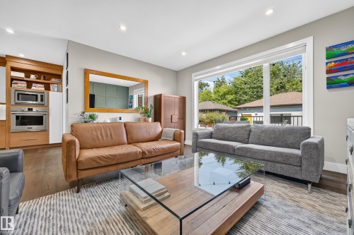 7544 78 Avenue Nw, Edmonton, AB - Indoor Photo Showing Living Room