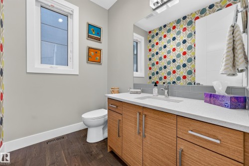 7544 78 Avenue Nw, Edmonton, AB - Indoor Photo Showing Bathroom