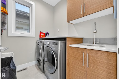 7544 78 Avenue Nw, Edmonton, AB - Indoor Photo Showing Laundry Room