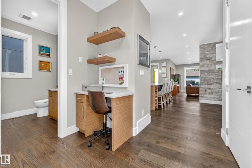 7544 78 Avenue Nw, Edmonton, AB - Indoor