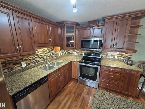 #337 2096 Blackmud Creek Dr Sw, Edmonton, AB - Indoor Photo Showing Kitchen With Double Sink