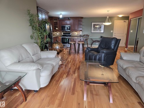 #337 2096 Blackmud Creek Dr Sw, Edmonton, AB - Indoor Photo Showing Living Room