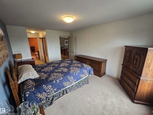 #337 2096 Blackmud Creek Dr Sw, Edmonton, AB - Indoor Photo Showing Bedroom