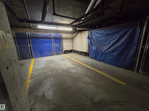#337 2096 Blackmud Creek Dr Sw, Edmonton, AB - Indoor Photo Showing Garage